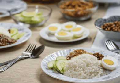 Delicious Nasi Lemak Dish: 7 Essential Ingredients